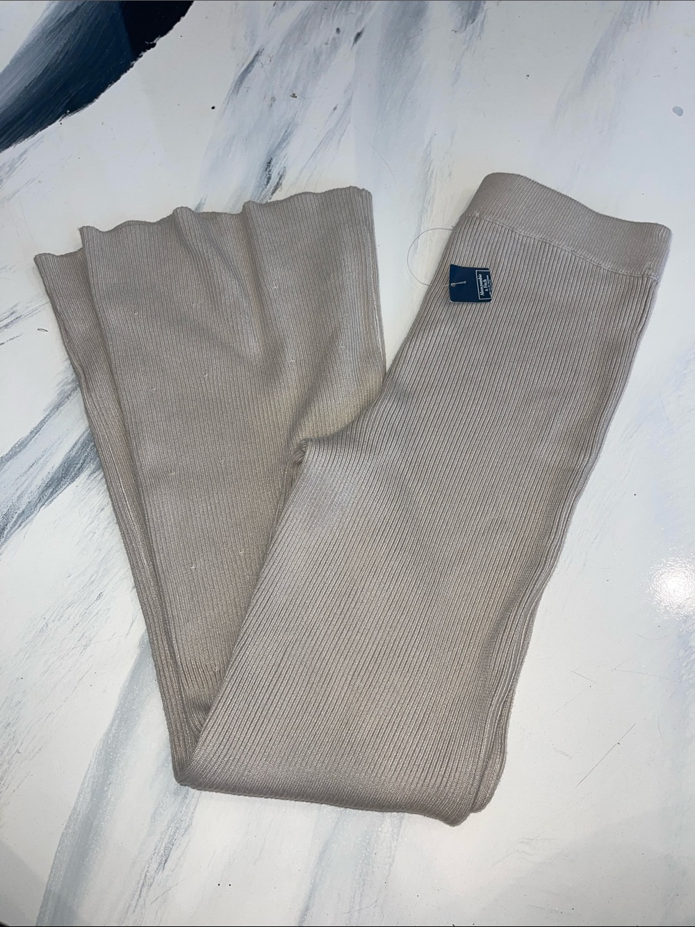 Abercrombie & Fitch Ribbed Knit Leggings in Cream beige